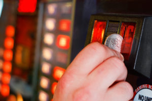 Machine à sous en ligne : un jeu aux multiples atouts
